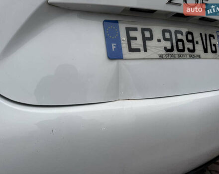 Белый Рено Зое, объемом двигателя 0 л и пробегом 63 тыс. км за 9200 $, фото 10 на Automoto.ua
