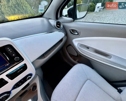 Белый Рено Зое, объемом двигателя 0 л и пробегом 43 тыс. км за 9399 $, фото 59 на Automoto.ua