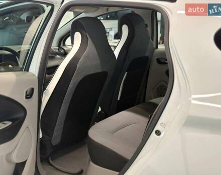 Білий Рено Зое, об'ємом двигуна 0 л та пробігом 121 тис. км за 7300 $, фото 25 на Automoto.ua