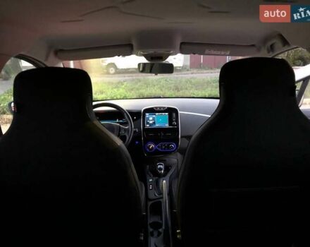 Білий Рено Зое, об'ємом двигуна 0 л та пробігом 120 тис. км за 8900 $, фото 20 на Automoto.ua