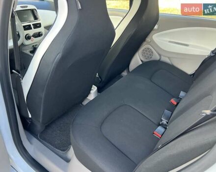 Белый Рено Зое, объемом двигателя 0 л и пробегом 110 тыс. км за 8450 $, фото 19 на Automoto.ua