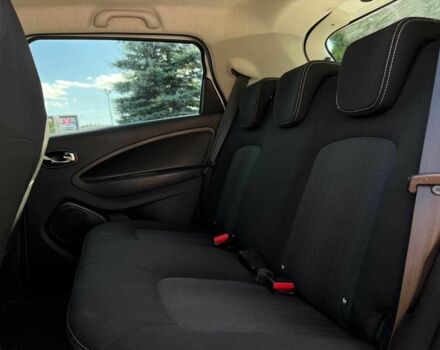 Белый Рено Зое, объемом двигателя 0 л и пробегом 143 тыс. км за 8900 $, фото 10 на Automoto.ua