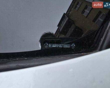 Белый Рено Зое, объемом двигателя 0 л и пробегом 61 тыс. км за 10500 $, фото 10 на Automoto.ua