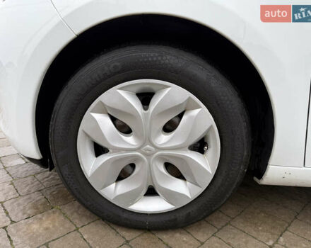 Белый Рено Зое, объемом двигателя 0 л и пробегом 106 тыс. км за 8100 $, фото 27 на Automoto.ua