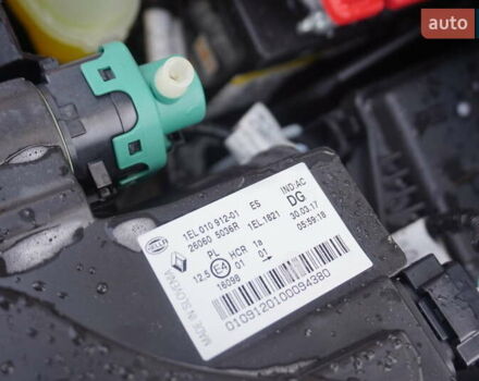 Белый Рено Зое, объемом двигателя 0 л и пробегом 26 тыс. км за 9555 $, фото 55 на Automoto.ua