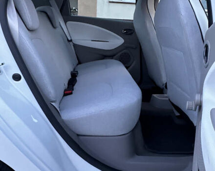 Білий Рено Зое, об'ємом двигуна 0 л та пробігом 43 тис. км за 9995 $, фото 60 на Automoto.ua