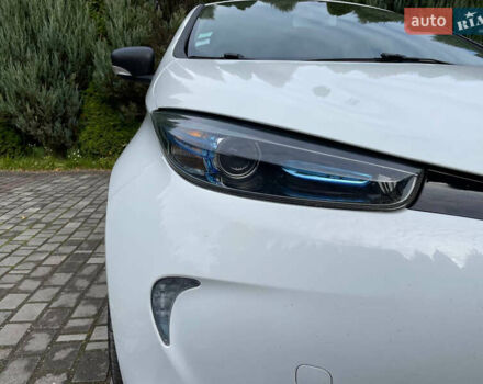 Белый Рено Зое, объемом двигателя 0 л и пробегом 97 тыс. км за 9500 $, фото 21 на Automoto.ua