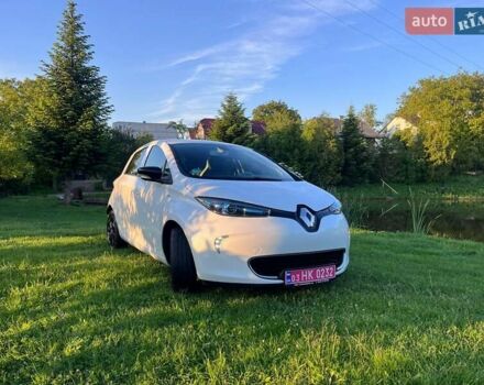 Белый Рено Зое, объемом двигателя 0 л и пробегом 124 тыс. км за 8950 $, фото 2 на Automoto.ua