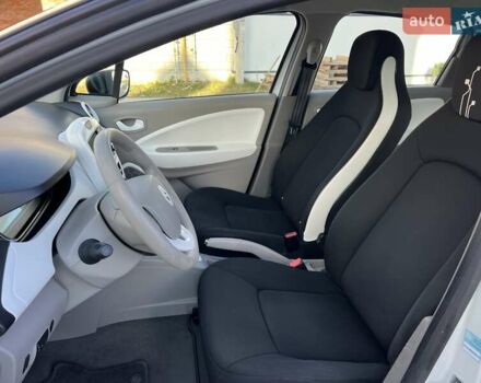 Белый Рено Зое, объемом двигателя 0 л и пробегом 110 тыс. км за 8450 $, фото 21 на Automoto.ua