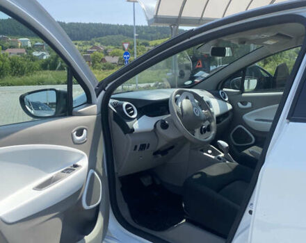 Белый Рено Зое, объемом двигателя 0 л и пробегом 158 тыс. км за 7800 $, фото 7 на Automoto.ua