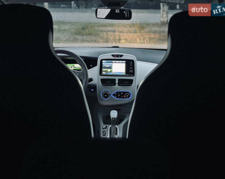 Белый Рено Зое, объемом двигателя 0 л и пробегом 108 тыс. км за 9250 $, фото 23 на Automoto.ua