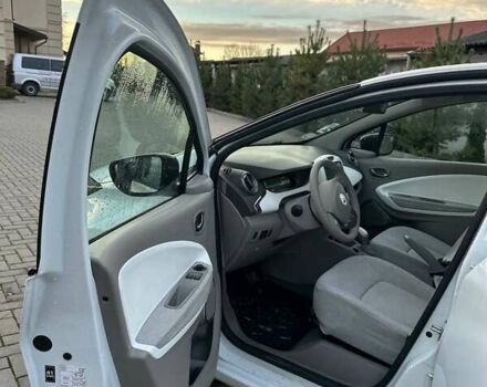 Белый Рено Зое, объемом двигателя 0 л и пробегом 75 тыс. км за 9250 $, фото 28 на Automoto.ua