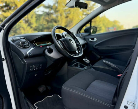 Белый Рено Зое, объемом двигателя 0 л и пробегом 121 тыс. км за 9499 $, фото 40 на Automoto.ua
