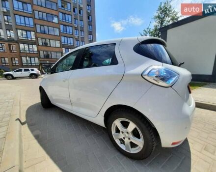 Белый Рено Зое, объемом двигателя 0 л и пробегом 121 тыс. км за 8900 $, фото 11 на Automoto.ua