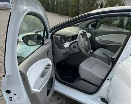 Белый Рено Зое, объемом двигателя 0 л и пробегом 75 тыс. км за 9250 $, фото 14 на Automoto.ua