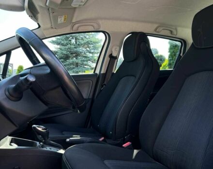 Белый Рено Зое, объемом двигателя 0 л и пробегом 143 тыс. км за 8999 $, фото 16 на Automoto.ua