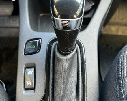 Белый Рено Зое, объемом двигателя 0 л и пробегом 146 тыс. км за 10500 $, фото 30 на Automoto.ua