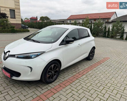 Белый Рено Зое, объемом двигателя 0 л и пробегом 78 тыс. км за 9800 $, фото 2 на Automoto.ua