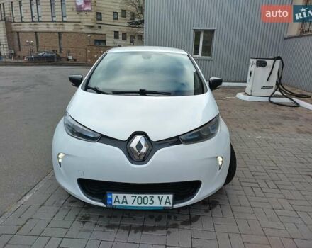 Белый Рено Зое, объемом двигателя 0 л и пробегом 204 тыс. км за 8400 $, фото 4 на Automoto.ua