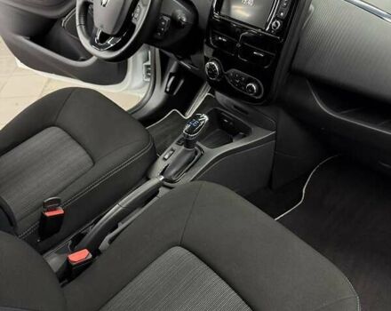 Белый Рено Зое, объемом двигателя 0 л и пробегом 115 тыс. км за 9950 $, фото 33 на Automoto.ua