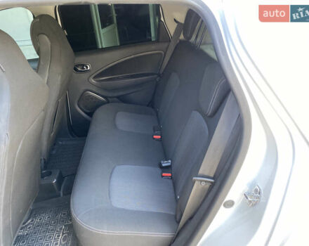 Белый Рено Зое, объемом двигателя 0 л и пробегом 103 тыс. км за 8900 $, фото 4 на Automoto.ua