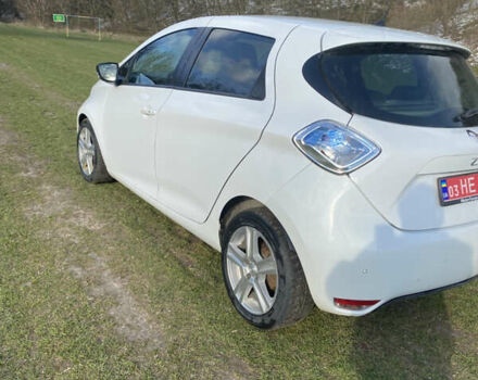 Белый Рено Зое, объемом двигателя 0 л и пробегом 97 тыс. км за 8999 $, фото 4 на Automoto.ua