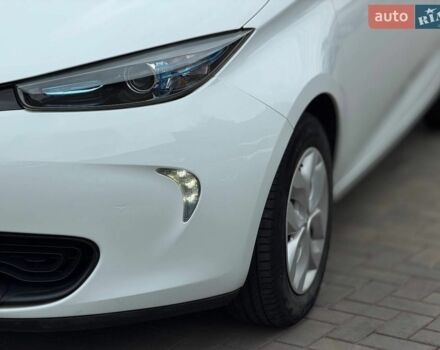 Белый Рено Зое, объемом двигателя 0 л и пробегом 49 тыс. км за 9700 $, фото 1 на Automoto.ua