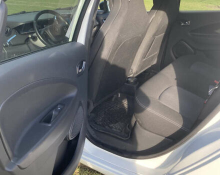 Белый Рено Зое, объемом двигателя 0 л и пробегом 97 тыс. км за 8999 $, фото 7 на Automoto.ua