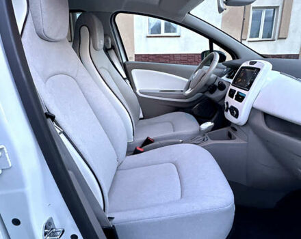 Белый Рено Зое, объемом двигателя 0 л и пробегом 43 тыс. км за 9399 $, фото 62 на Automoto.ua