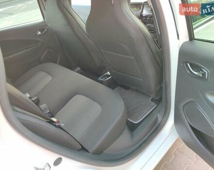 Белый Рено Зое, объемом двигателя 0 л и пробегом 84 тыс. км за 8990 $, фото 11 на Automoto.ua