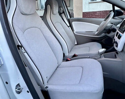 Белый Рено Зое, объемом двигателя 0 л и пробегом 43 тыс. км за 9399 $, фото 68 на Automoto.ua