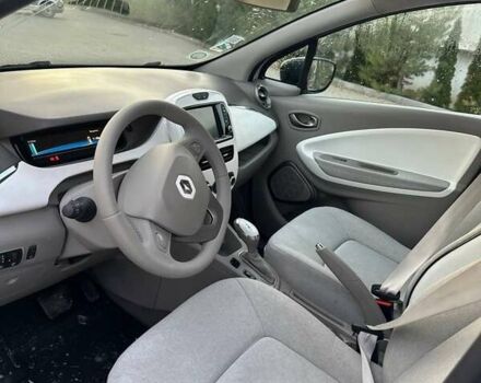 Белый Рено Зое, объемом двигателя 0 л и пробегом 75 тыс. км за 9250 $, фото 19 на Automoto.ua