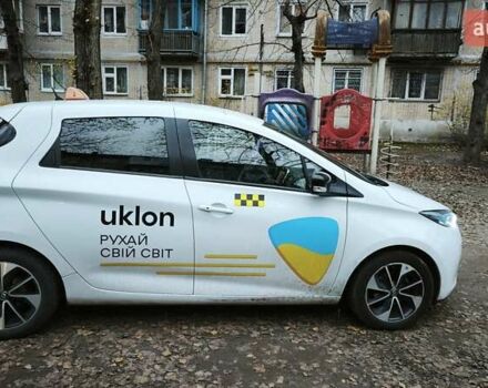 Белый Рено Зое, объемом двигателя 0 л и пробегом 205 тыс. км за 8000 $, фото 2 на Automoto.ua