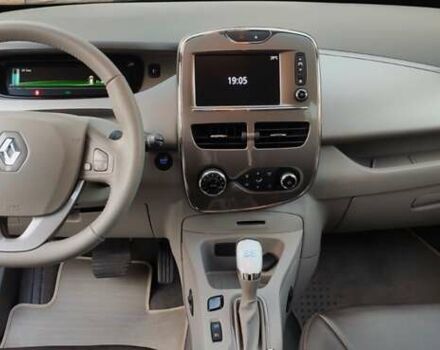 Белый Рено Зое, объемом двигателя 0 л и пробегом 107 тыс. км за 9600 $, фото 17 на Automoto.ua