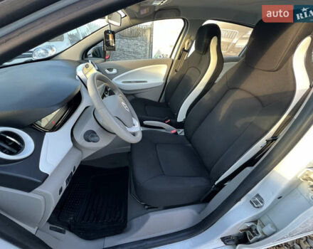 Белый Рено Зое, объемом двигателя 0 л и пробегом 94 тыс. км за 9199 $, фото 15 на Automoto.ua