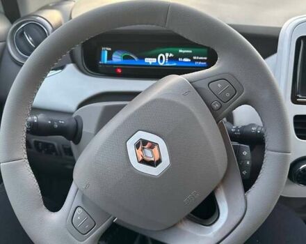 Белый Рено Зое, объемом двигателя 0 л и пробегом 75 тыс. км за 9250 $, фото 31 на Automoto.ua