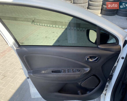 Белый Рено Зое, объемом двигателя 0 л и пробегом 103 тыс. км за 8900 $, фото 10 на Automoto.ua