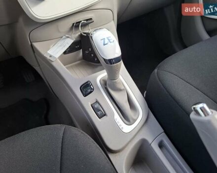 Білий Рено Зое, об'ємом двигуна 0 л та пробігом 120 тис. км за 8500 $, фото 11 на Automoto.ua