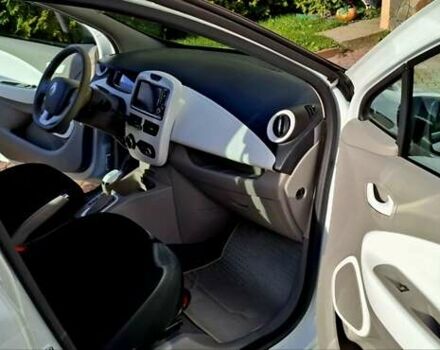 Белый Рено Зое, объемом двигателя 0 л и пробегом 101 тыс. км за 8850 $, фото 6 на Automoto.ua