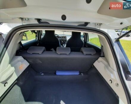 Белый Рено Зое, объемом двигателя 0 л и пробегом 121 тыс. км за 8900 $, фото 19 на Automoto.ua