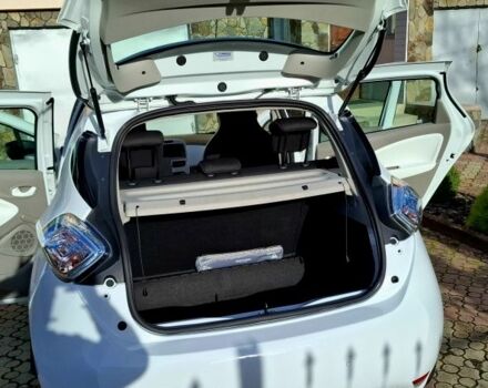 Белый Рено Зое, объемом двигателя 0 л и пробегом 101 тыс. км за 8850 $, фото 14 на Automoto.ua