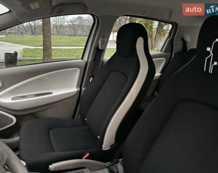 Белый Рено Зое, объемом двигателя 0 л и пробегом 95 тыс. км за 8900 $, фото 4 на Automoto.ua