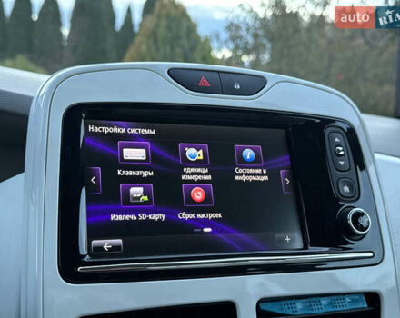 Белый Рено Зое, объемом двигателя 0 л и пробегом 43 тыс. км за 9399 $, фото 79 на Automoto.ua