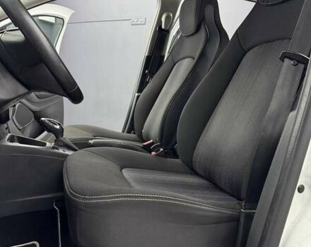 Белый Рено Зое, объемом двигателя 0 л и пробегом 115 тыс. км за 9950 $, фото 22 на Automoto.ua