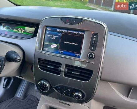 Белый Рено Зое, объемом двигателя 0 л и пробегом 124 тыс. км за 8950 $, фото 25 на Automoto.ua