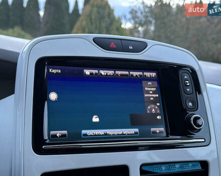 Белый Рено Зое, объемом двигателя 0 л и пробегом 43 тыс. км за 9399 $, фото 80 на Automoto.ua