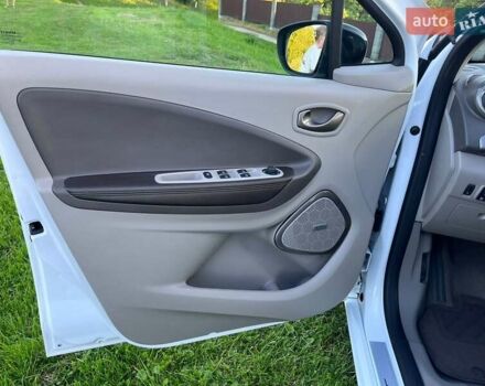 Белый Рено Зое, объемом двигателя 0 л и пробегом 124 тыс. км за 8950 $, фото 20 на Automoto.ua