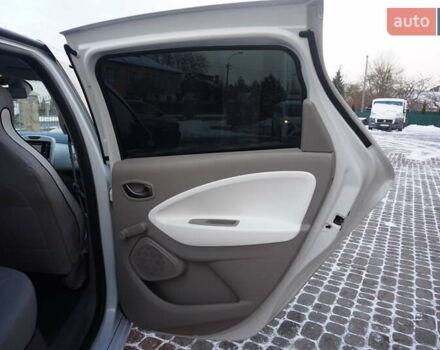 Белый Рено Зое, объемом двигателя 0 л и пробегом 26 тыс. км за 9555 $, фото 39 на Automoto.ua