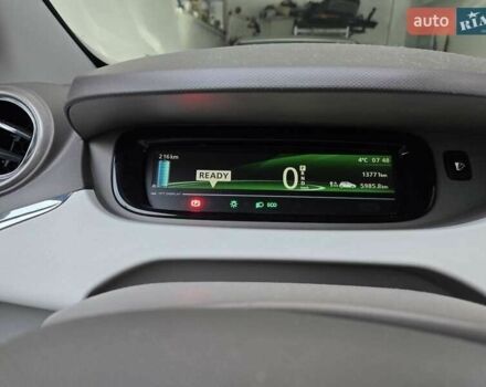 Белый Рено Зое, объемом двигателя 0 л и пробегом 137 тыс. км за 7800 $, фото 21 на Automoto.ua