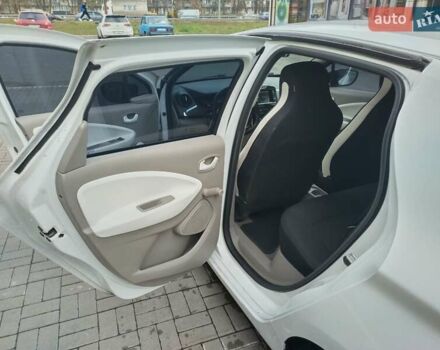 Белый Рено Зое, объемом двигателя 0 л и пробегом 204 тыс. км за 8400 $, фото 9 на Automoto.ua